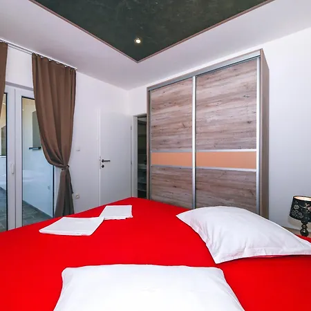 Johanan 2 Apartman *