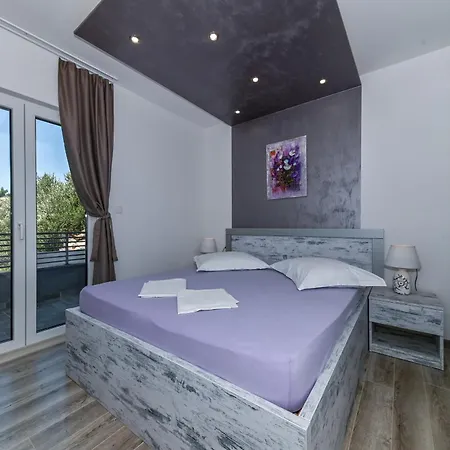 Ivan 2 * Makarska