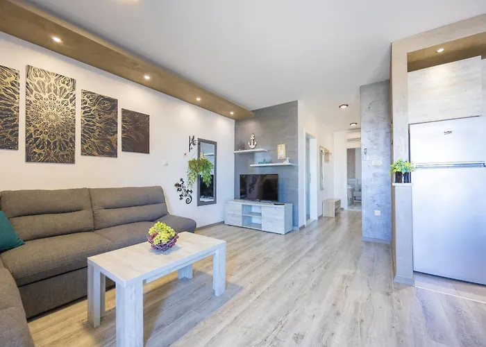 Ivan 2 Daire Makarska